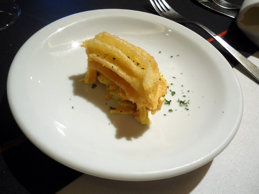 Churros salados de langostinos, y langostinos salteados.