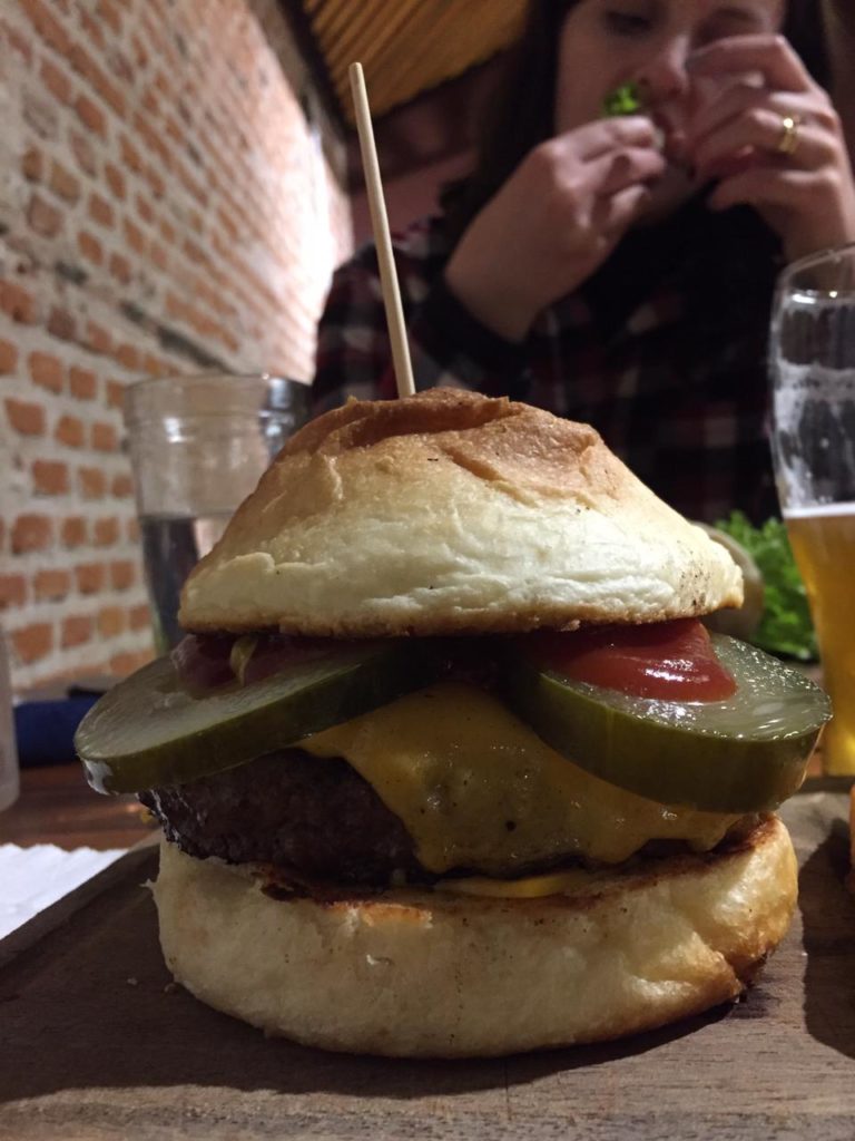 Hamburguesa cuarto de libra en Nativo - Mina Clavero